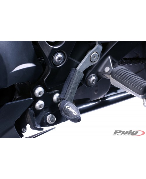 Защитный чехол на рычаг переключения передач PUIG YAMAHA YZF-R1M 2025 Black